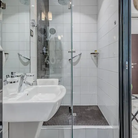 Tango Luxury בית הארחה 4*